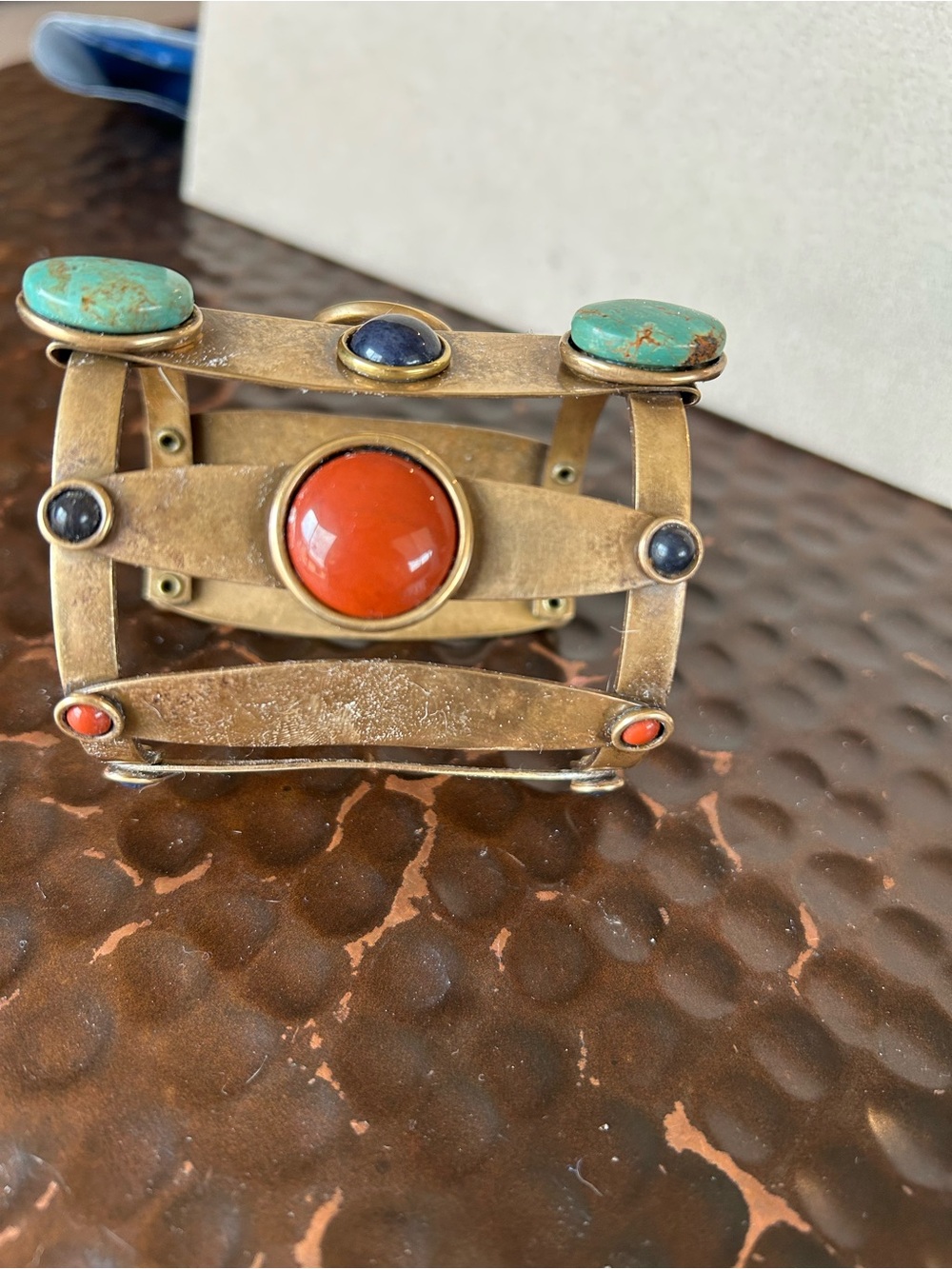 Jan Thomas 80s signed Stone Brass Cuff Bracelet in Turquoise, Coral and Lapis - Picture 7 of 11